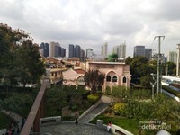 Photo Masjid Xiao Tao Yuan diambil dari jembatan penyebrangan di depan Mercure Hotel Photo Masjid Xiao Tao Yuan diambil dari jembatan penyebrangan di depan Mercure Hotel