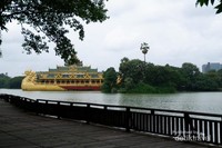 Kandawgyi Lake dan Shin Upagot Temple Kandawgyi Lake dan Shin Upagot Temple