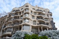 Casa Mila, salah satu objek wisata terbaik di Barcelona Casa Mila, salah satu objek wisata terbaik di Barcelona