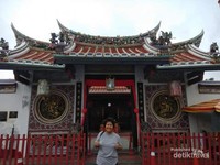 Pintu masuk kuil Guan Yin. Pintu masuk kuil Guan Yin.