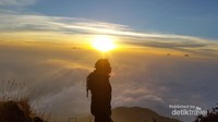 Sunrise di gunung Slamet. Sunrise di gunung Slamet.