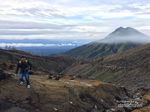 Di Sela Indah Kawah Ijen, Ada Penambang Bertaruh Nyawa