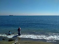 Birunya air laut menenangkan jiwa di Pantai Bohay Birunya air laut menenangkan jiwa di Pantai Bohay