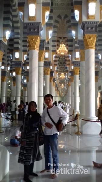 Megahnya interior Masjid 