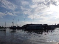 Potret pagi di sungai Bassac Potret pagi di sungai Bassac