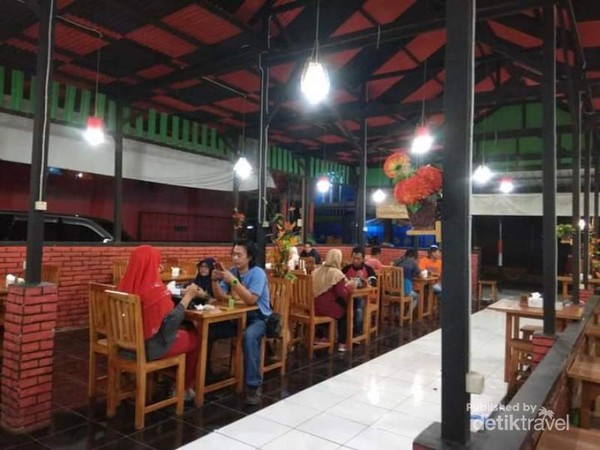 Yuk Cobain Kuliner Lesehan  di Kudus