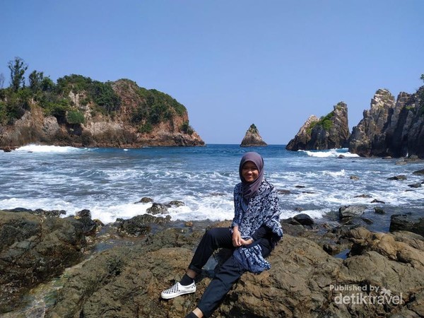 Ini 5 Fakta Menarik Pantai Gigi Hiu Lampung