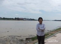Mengabadikan momen ditepian sungai Batanghari Mengabadikan momen ditepian sungai Batanghari