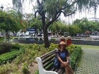 Beristirahat di taman hijau Nha Trang. Beristirahat di taman hijau Nha Trang.