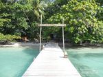 Pantai Waiwo Raja Ampat yang Airnya Sejernih Kaca