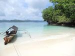Pantai Waiwo Raja Ampat yang Airnya Sejernih Kaca