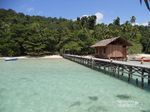 Pantai Waiwo Raja Ampat yang Airnya Sejernih Kaca