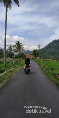 Perjalanan menuju Curug Cileat Perjalanan menuju Curug Cileat