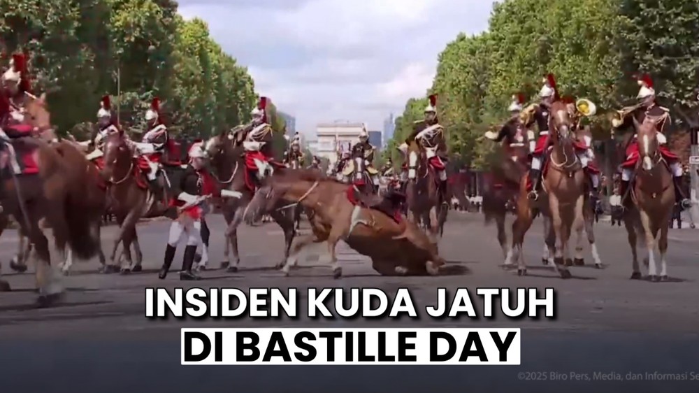 Kuda Jatuh dan Kabur dari Barisan Parade Militer