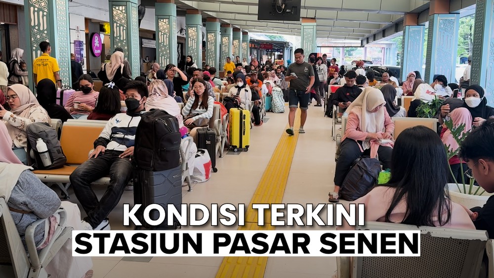 Stasiun Pasar Senen Ramai di Libur Nataru