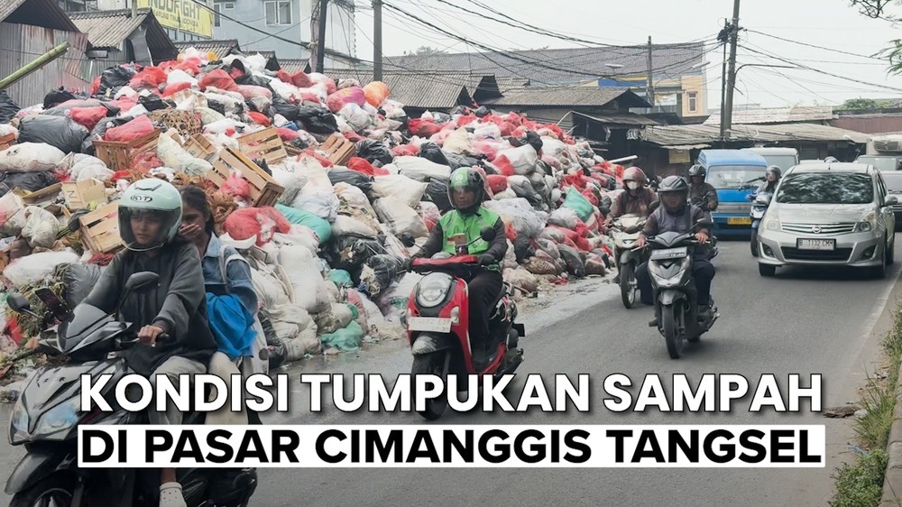 Tumpukan Sampah Tangsel Setinggi Atap Rumah
