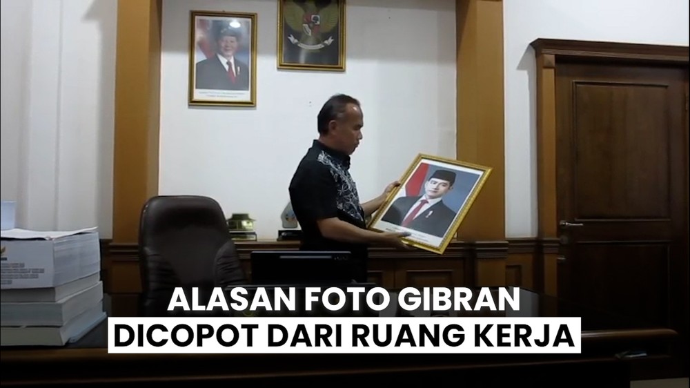 Foto Gibran Diturunkan