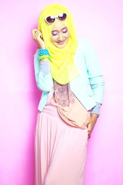 Hijab Style: Dian Pelangi yang Serba Tabrak Warna dan Motif