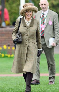 Foto: Penampilan 'Gila' Para Socialite Inggris dengan Topi 