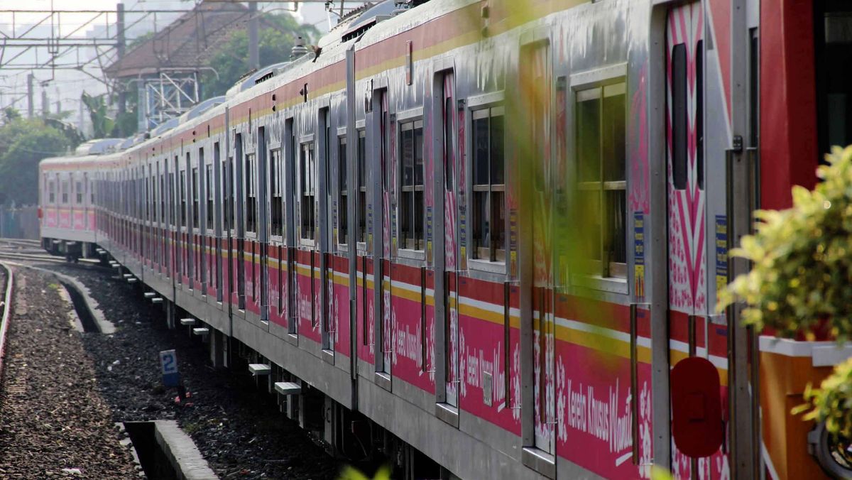 Viral Keributan di Gerbong Wanita, Diduga Saling Dorong Saat Turun KRL — NadiKabar.com