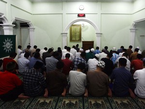 Niat Sholat Tarawih Lengkap dengan Tata Cara hingga Bacaan Doa Setelahnya
