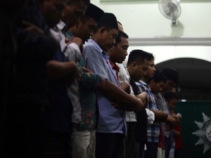 Bacaan Bilal Tarawih 20 Rakaat Lengkap dengan Jawaban Jemaah