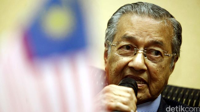 Lewat Blog, Mahathir Mohamad Beberkan Skandal PM Najib