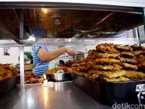 Harga Ayam dan Telur Naik, Lauk di Warteg Jadi Makin Kecil