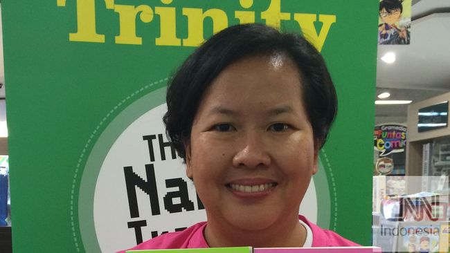Seri 'The Naked Traveler' Trinity Dipensiunkan