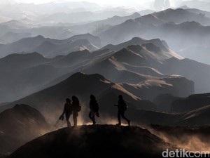 Ada Spot Foto Estetik, Ternyata Planet Bromo Bukan Destinasi Wisata, Zona Rawan!