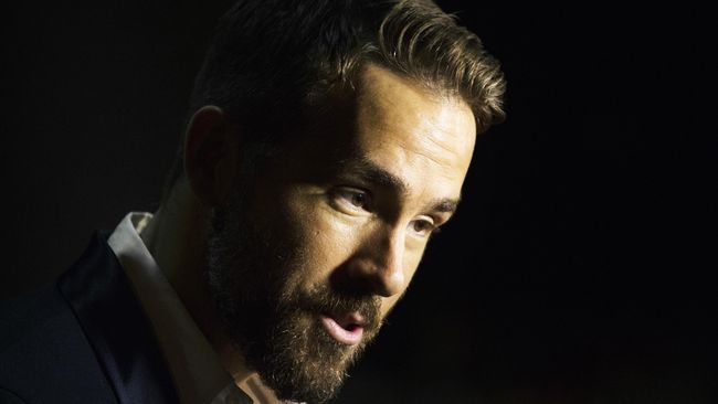Tak Jadi Aktor Terbaik, 'Deadpool' Cium 'Spider-Man'