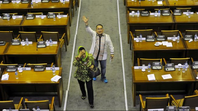 Ruhut Sebut Pengurus Demokrat Harus Jadi Anjing Penjaga SBY
