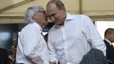 Pebalap Jerman, Sebastian Vettel, dalam sesi latihan terbuka di Grand Prix Rusia. Pada 26 Agustus lalu, Vettel menjadi pebalap pertama yang menjajal sirkuit yang baru dibangun pada 2010 lalu. (Reuters/Maxim Shemetov)