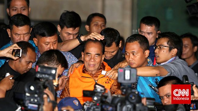 Annas Maamun Kembali Diperiksa sebagai Tersangka