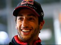 Helm Buatan Penggemar di Kepala Ricciardo