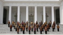 Hasil Survei Menteri Bidang Politik dan Ekonomi Negatif