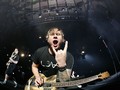 Tom DeLonge Jadi Asisten Komikus