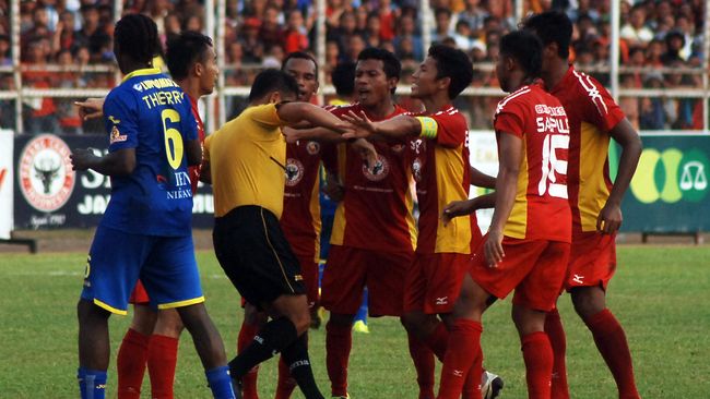 Mantan Pimpinan Wasit FIFA dan Keributan Sepak Bola Indonesia