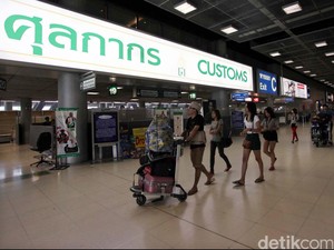2 Turis Terbang dari Jakarta Ditangkap di Suvarnabhumi, Sembunyikan Uang Rp 30 Miliar