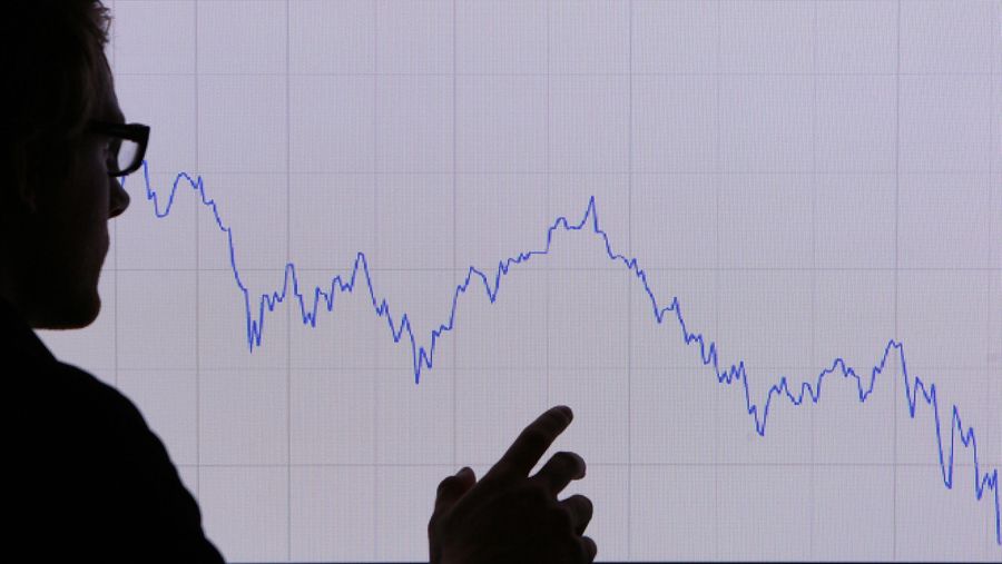 LONDON - OCTOBER 07: In this photo illustration, a man looks at a graph representing the 12 month decline of the FTSE 100 share index on October 7, 2008 in London. Financial markets are still suffering large losses as the global banking crisis continued. (Photo by Peter Macdiarmid/Getty Images)