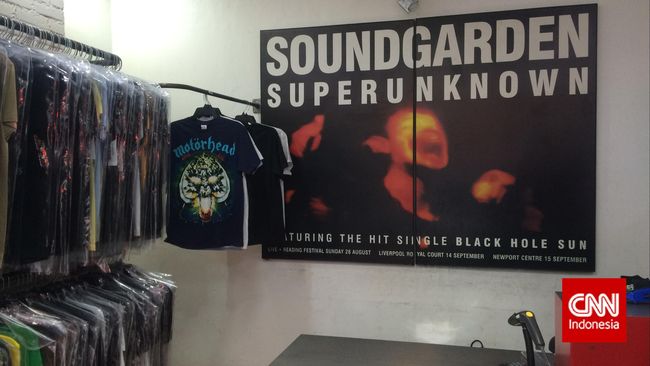 Bergerilya Membangun Kaus Band