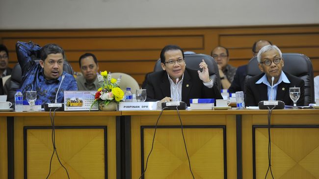 Publik Harus Tahu Koordinasi Jokowi Soal Calon Kapolri