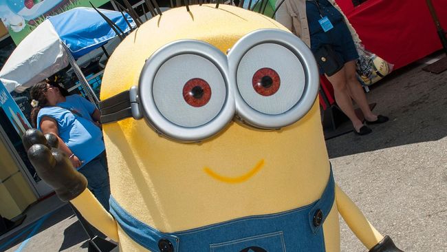 Minion Raksasa 'Menyerang' Para Pengendara di Dublin