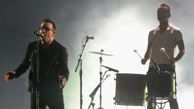 Bono Tak Bisa Lagi Bermain Gitar?