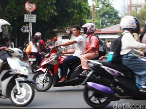 Riuh Warung Bunda, Pelajar Cimahi Dilarang Bawa Motor ke Sekolah