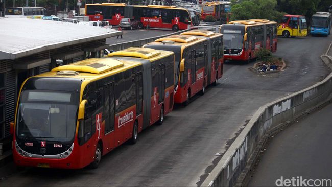 Ahok Butuh 2 Ribu Bus, Swedia Siap Pasok