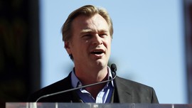 Sutradara 'Batman vs Superman' Minta Restu Christopher Nolan