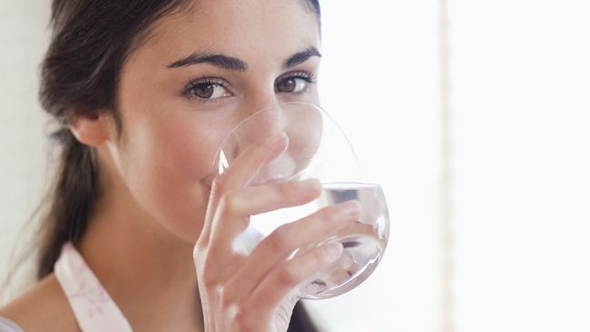 Minum Air Sebelum Makan Dapat Cepat Turunkan Berat Badan