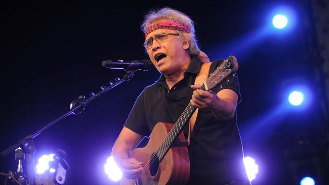 Download Mp3 Iwan Fals Indonesia Raya | iwan fals ingin menyanyikan lagu indonesia raya tiga stanza Download Mp3 Iwan Fals Indonesia Raya | iwan fals ingin menyanyikan lagu indonesia raya tiga stanza