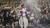 Lewis Hamilton sendiri menganggap gelar juara dunia F1 2014 terasa lebih spesial daripada gelar juara yang diraihnya pada musim 2008. (Reuters/Caren Firouz)